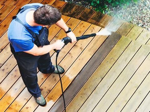 deck-cleaning